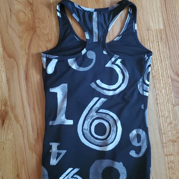 Workout top by Old Navy - Picture 3 of 4